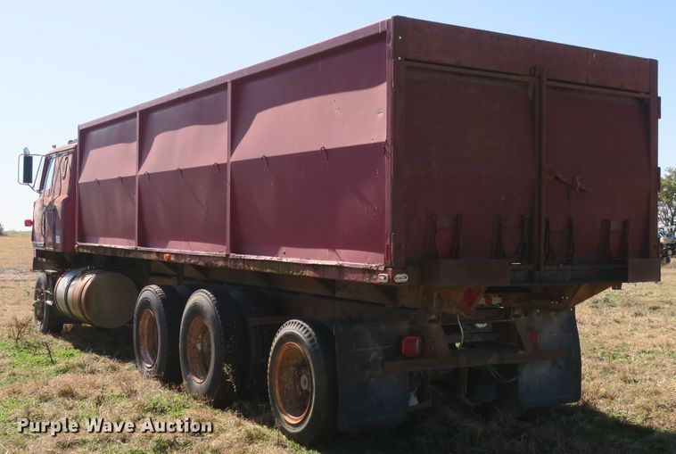 image for item DB10149 1978 International Transtar II grain truck