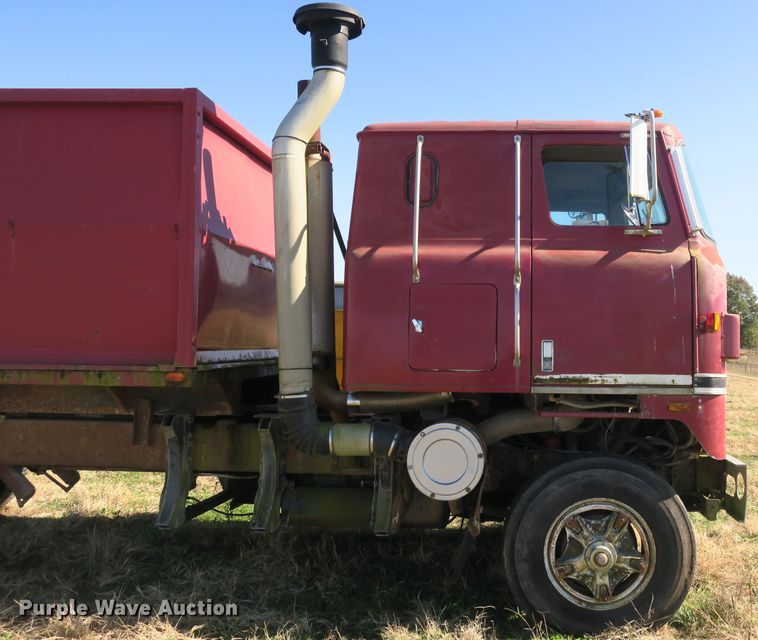 image for item DB10149 1978 International Transtar II grain truck