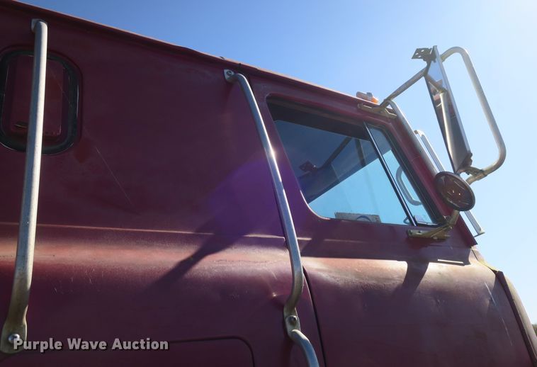 image for item DB10149 1978 International Transtar II grain truck