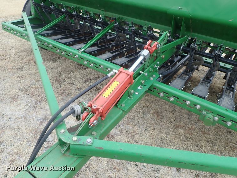 image for item DC3332 John Deere 450 grain drill