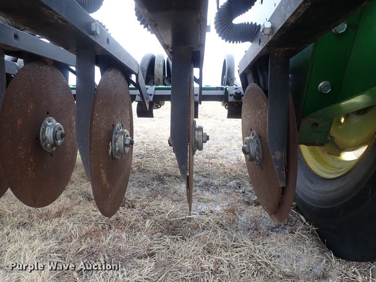image for item DC3332 John Deere 450 grain drill