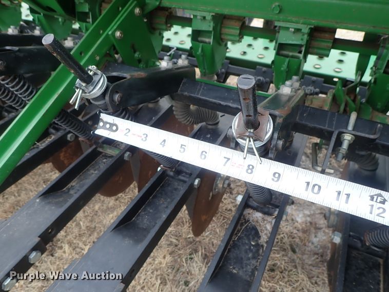 image for item DC3332 John Deere 450 grain drill