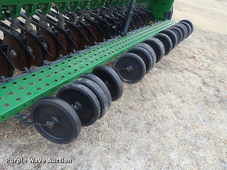 image for item DC3332 John Deere 450 grain drill