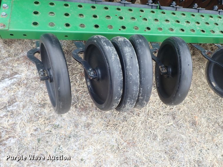 image for item DC3332 John Deere 450 grain drill