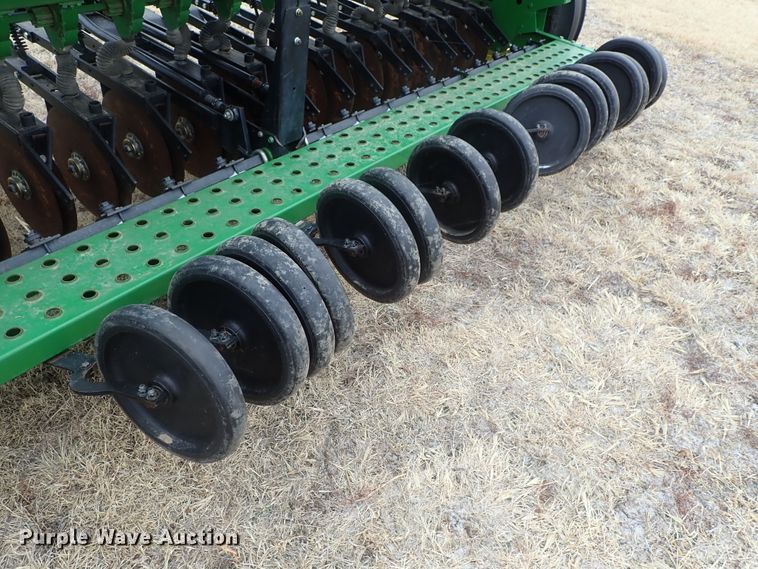 image for item DC3332 John Deere 450 grain drill