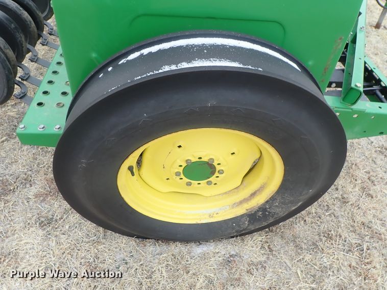 image for item DC3332 John Deere 450 grain drill