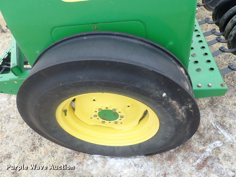 image for item DC3332 John Deere 450 grain drill