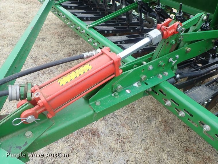 image for item DC3332 John Deere 450 grain drill