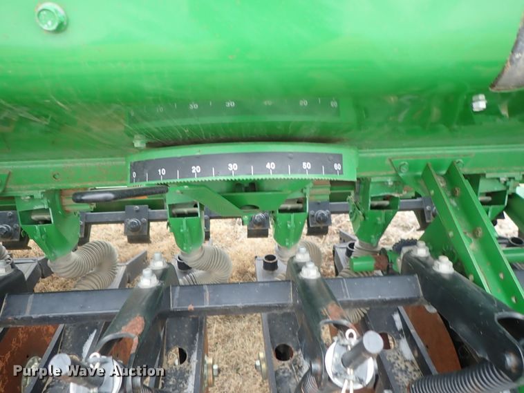 image for item DC3332 John Deere 450 grain drill