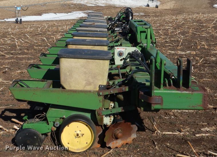 image for item DG5913 John Deere 7100 planter