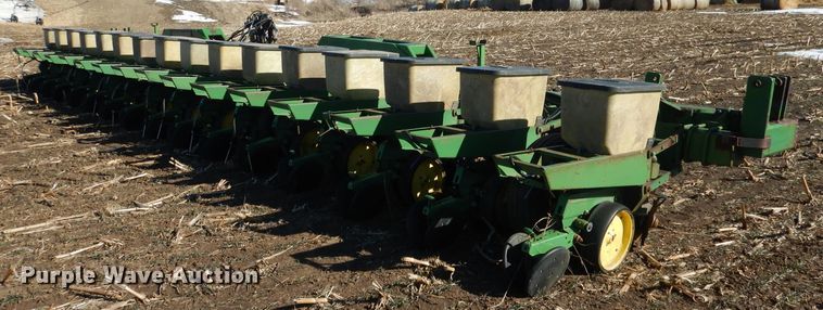image for item DG5913 John Deere 7100 planter