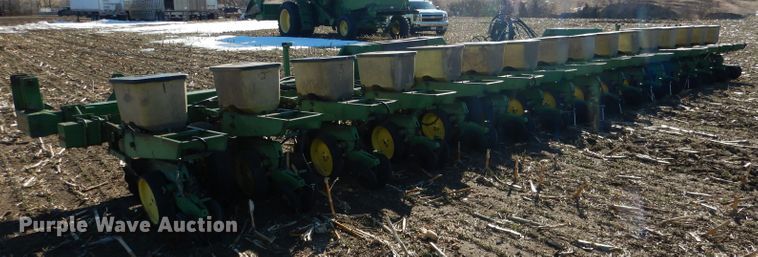 image for item DG5913 John Deere 7100 planter