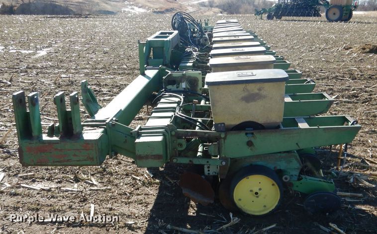 image for item DG5913 John Deere 7100 planter