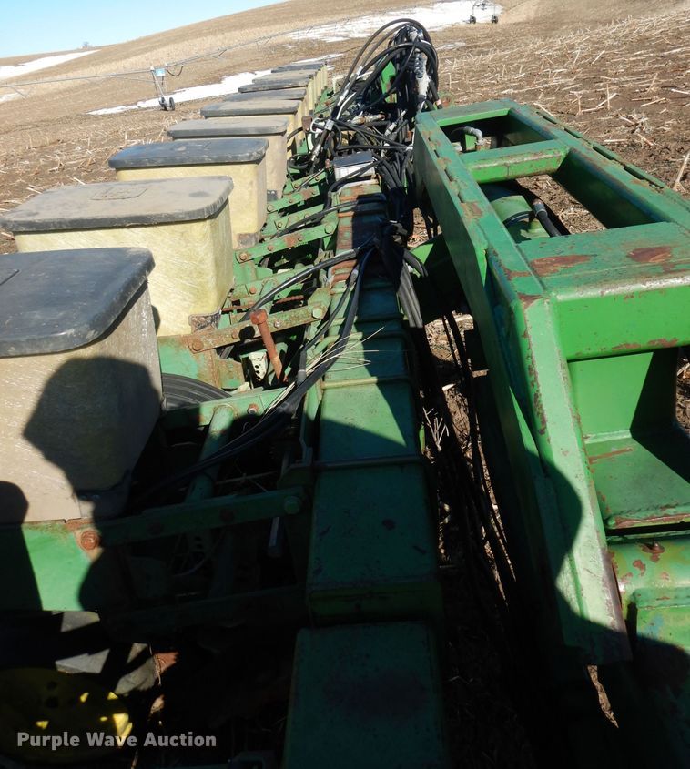 image for item DG5913 John Deere 7100 planter