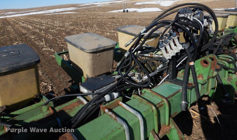 image for item DG5913 John Deere 7100 planter