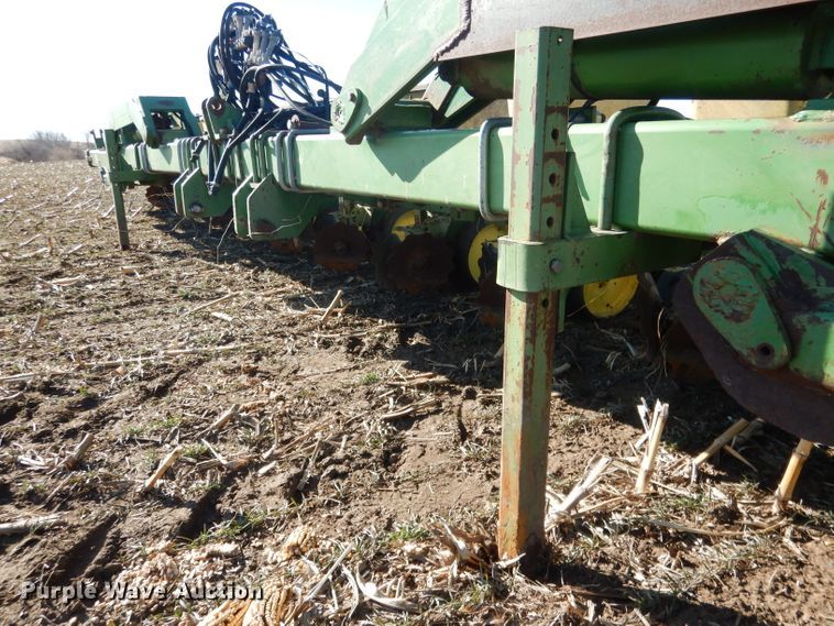 image for item DG5913 John Deere 7100 planter