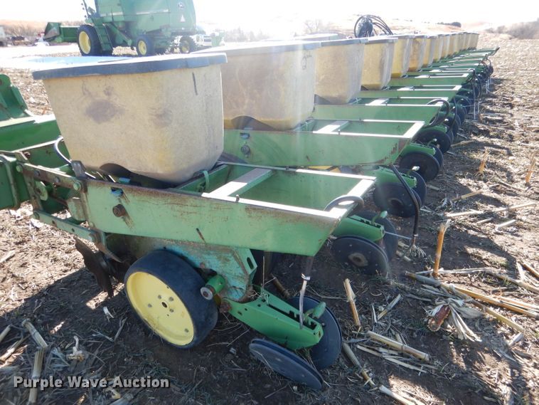 image for item DG5913 John Deere 7100 planter