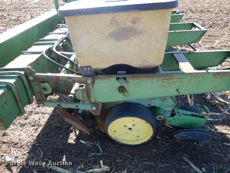 image for item DG5913 John Deere 7100 planter