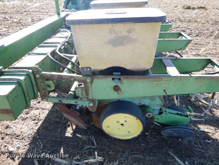 image for item DG5913 John Deere 7100 planter