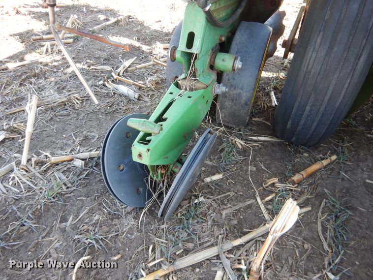 image for item DG5913 John Deere 7100 planter