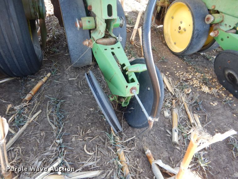 image for item DG5913 John Deere 7100 planter