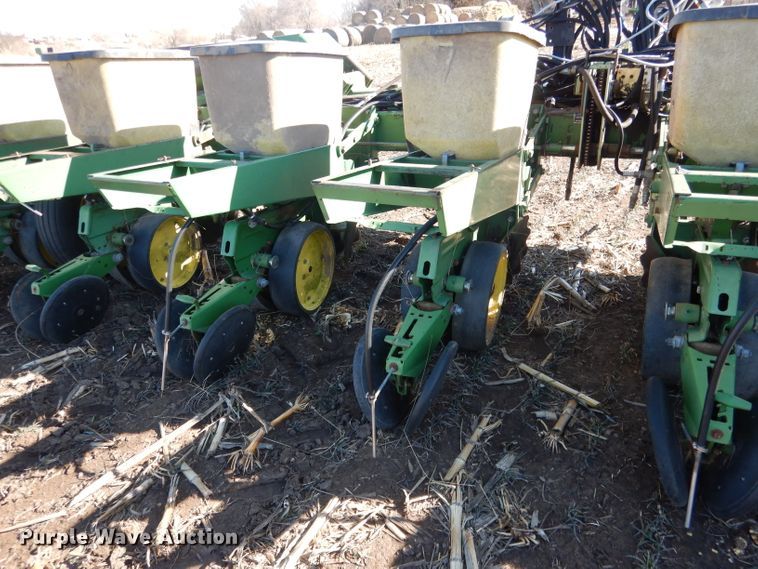 image for item DG5913 John Deere 7100 planter