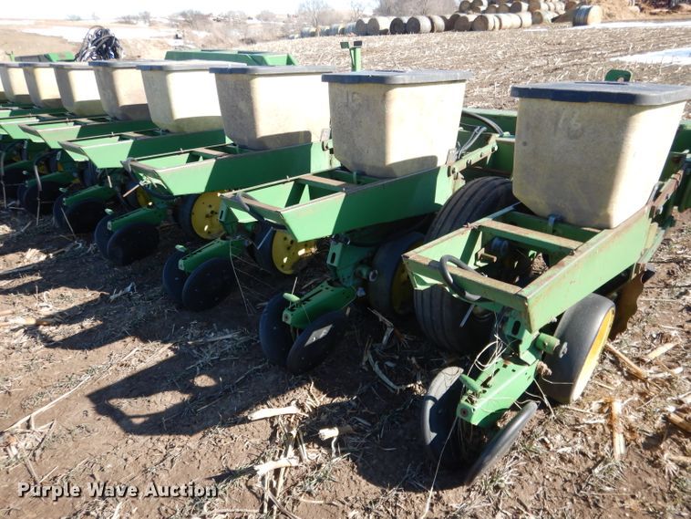 image for item DG5913 John Deere 7100 planter