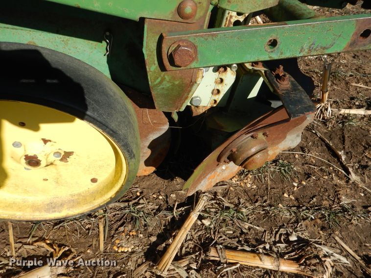 image for item DG5913 John Deere 7100 planter