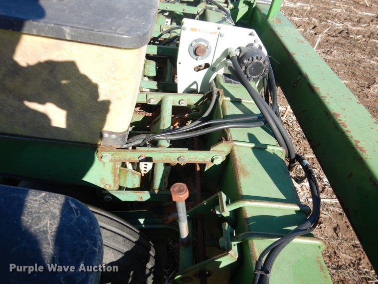 image for item DG5913 John Deere 7100 planter