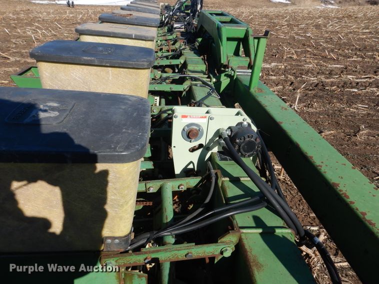 image for item DG5913 John Deere 7100 planter