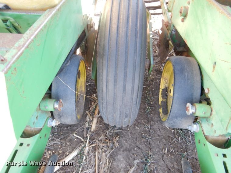 image for item DG5913 John Deere 7100 planter