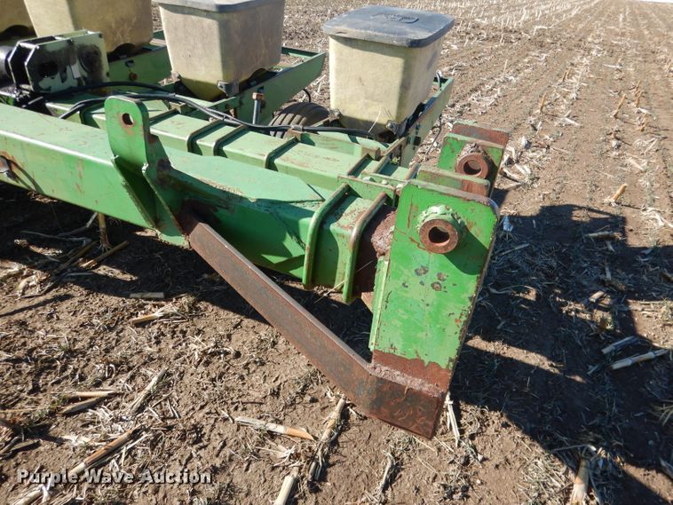 image for item DG5913 John Deere 7100 planter
