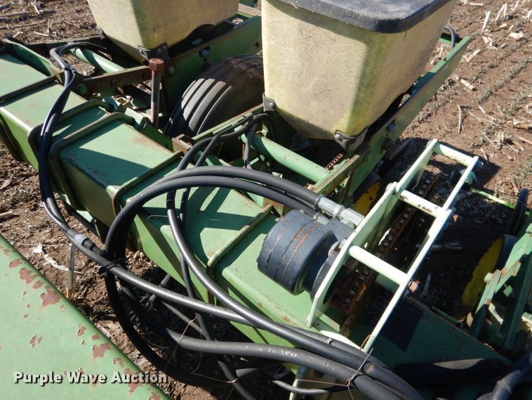 image for item DG5913 John Deere 7100 planter