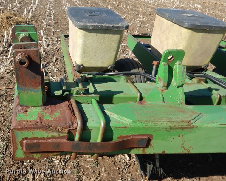 image for item DG5913 John Deere 7100 planter