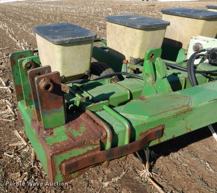 image for item DG5913 John Deere 7100 planter