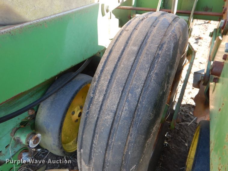 image for item DG5913 John Deere 7100 planter