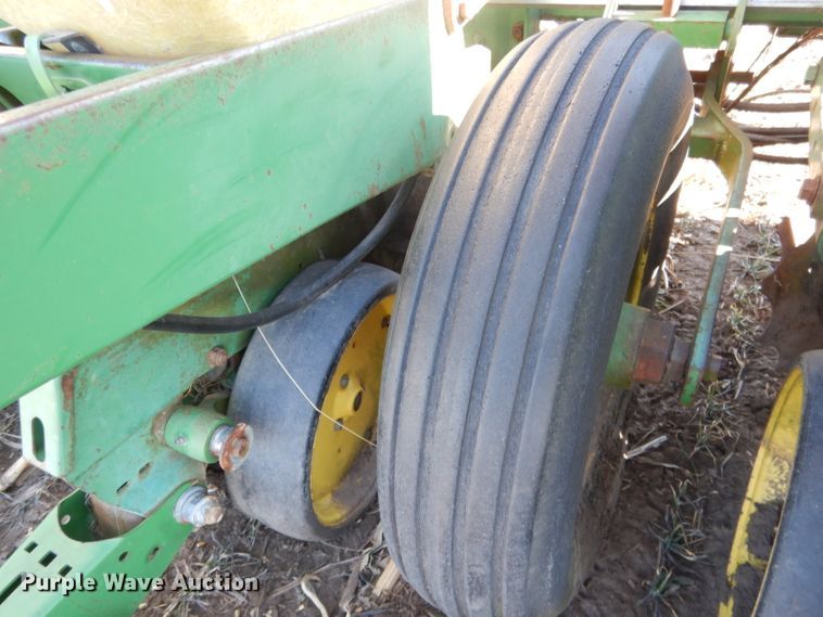 image for item DG5913 John Deere 7100 planter