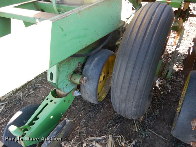image for item DG5913 John Deere 7100 planter