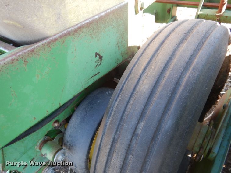 image for item DG5913 John Deere 7100 planter