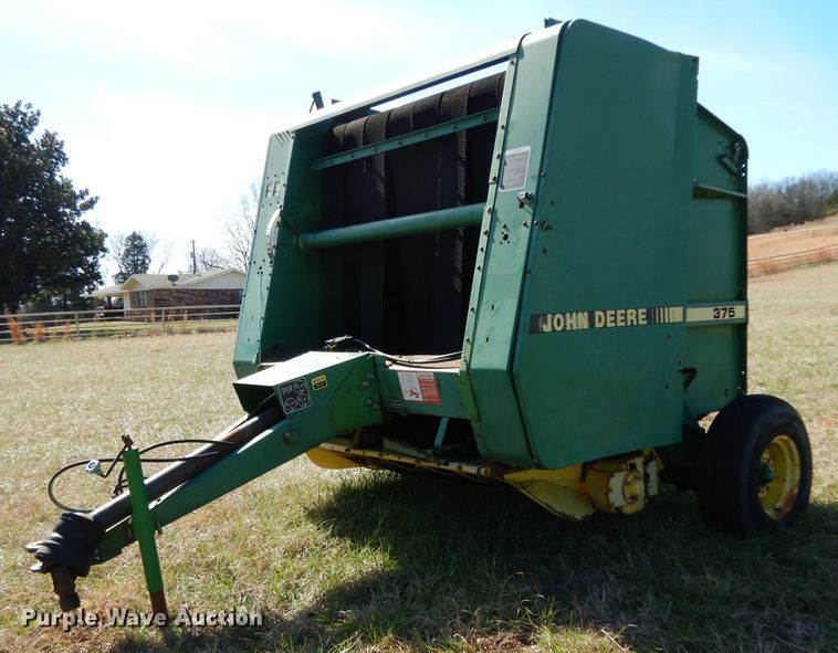 image for item DH2351 John Deere 375 round baler