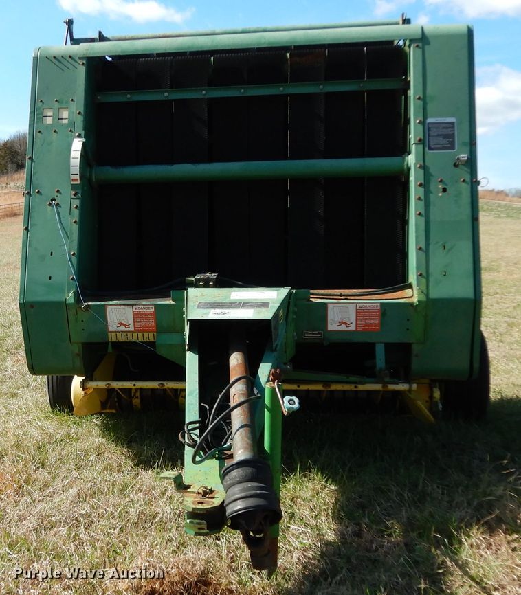 image for item DH2351 John Deere 375 round baler