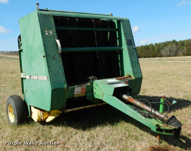 image for item DH2351 John Deere 375 round baler