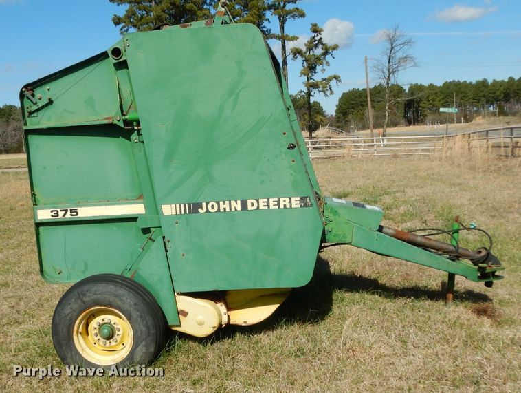 image for item DH2351 John Deere 375 round baler