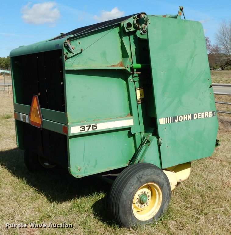 image for item DH2351 John Deere 375 round baler