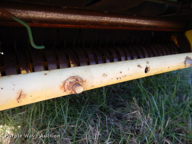 image for item DH2351 John Deere 375 round baler