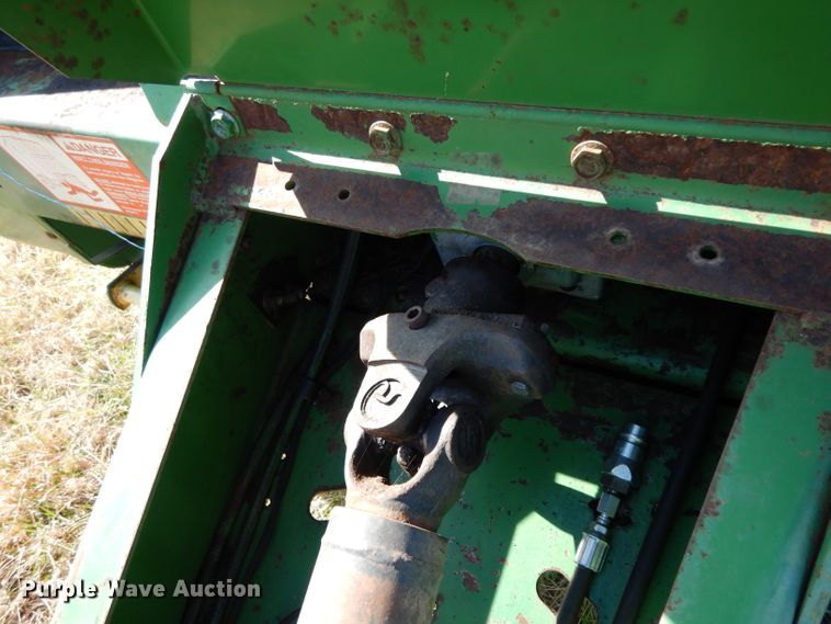 image for item DH2351 John Deere 375 round baler