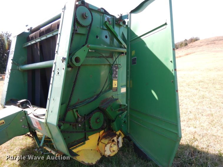 image for item DH2351 John Deere 375 round baler
