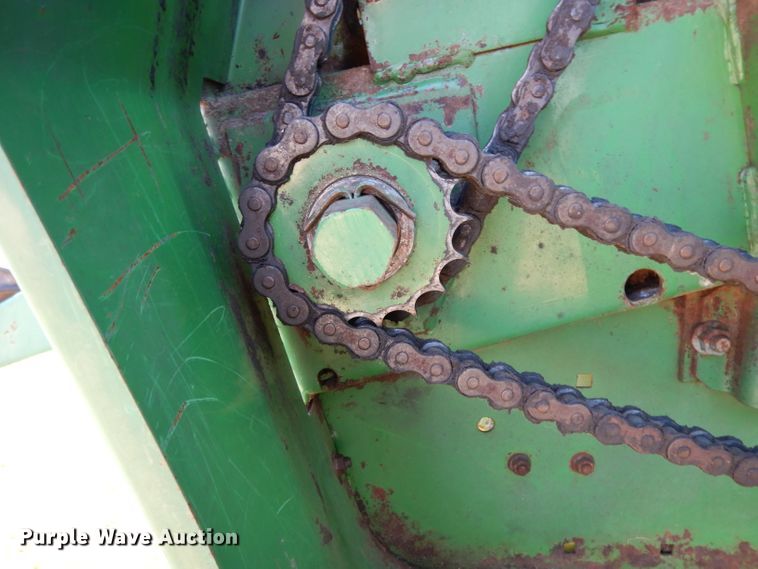 image for item DH2351 John Deere 375 round baler