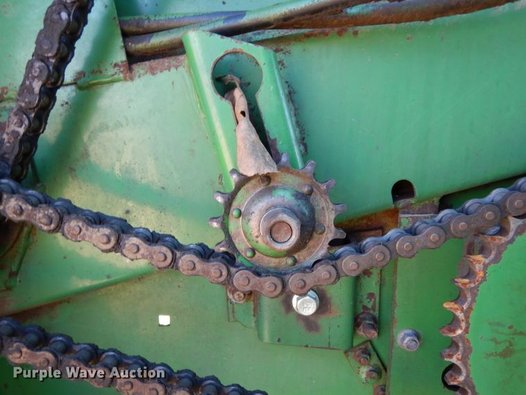 image for item DH2351 John Deere 375 round baler