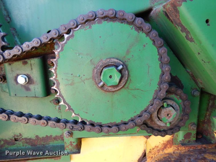 image for item DH2351 John Deere 375 round baler